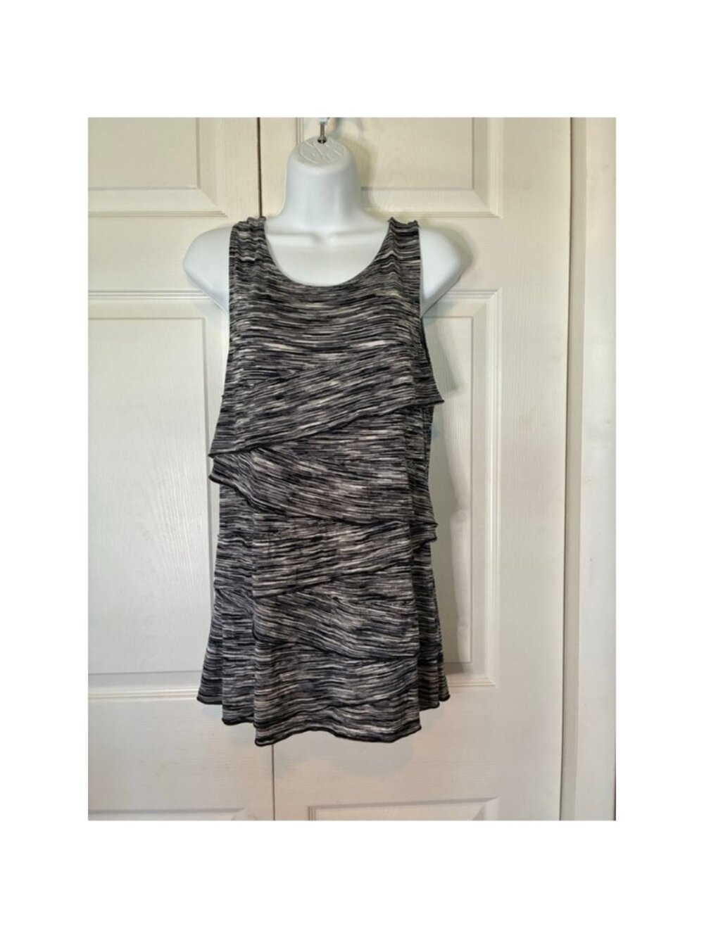 Women's Dressbarn Tiered Tank Top L Black & White Striped
